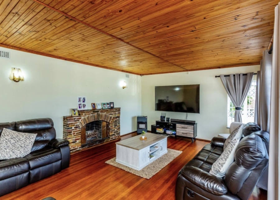 6 Bedroom Property for Sale in Bonnie Doone Eastern Cape